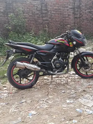 Bajaj Pulsar 150 . 2011