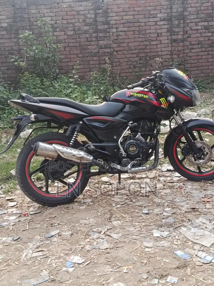 Bajaj Pulsar 150 . 2011