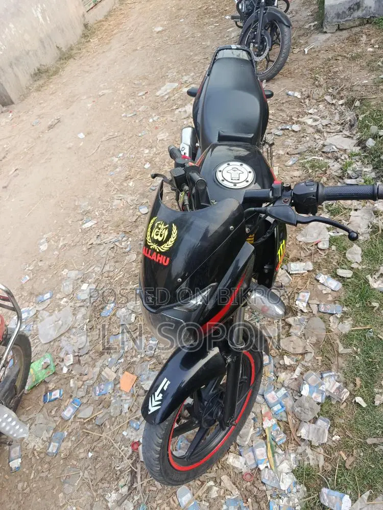 Bajaj Pulsar 150 . 2011