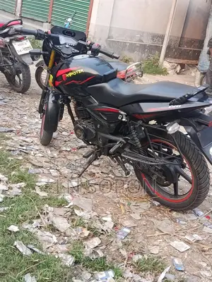 Bajaj Pulsar 150 . 2011