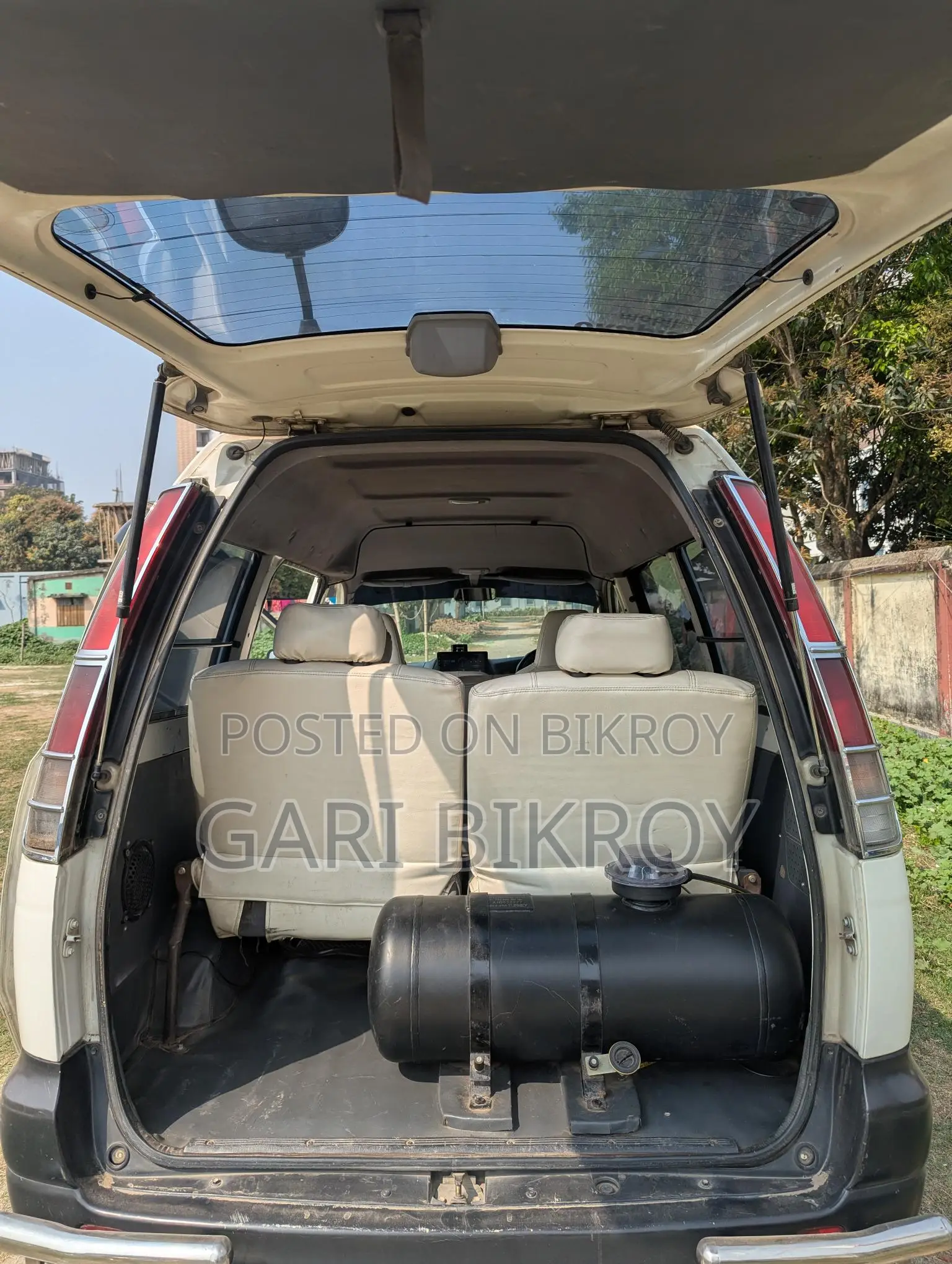 Toyota Noah 2905 2005