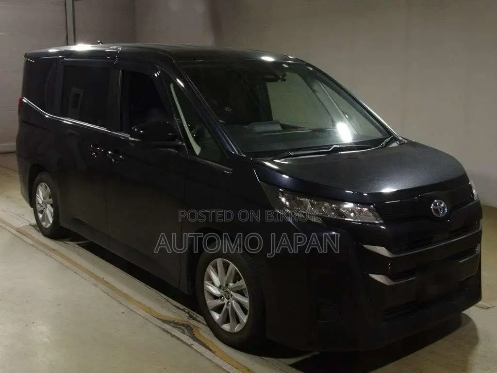 Toyota Noah G 2022