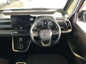 Toyota Noah G 2022