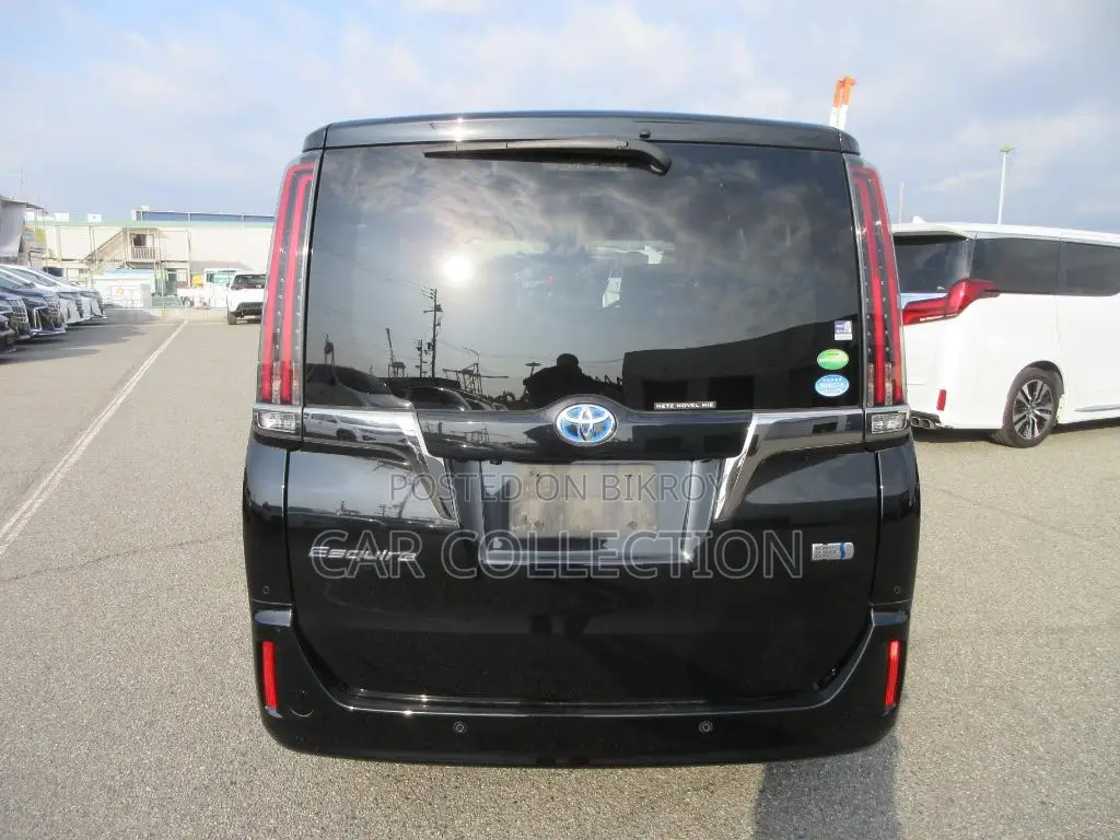 Toyota Esquire 2021