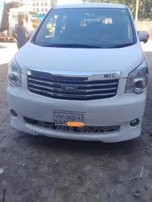 Toyota Noah si push start 2013