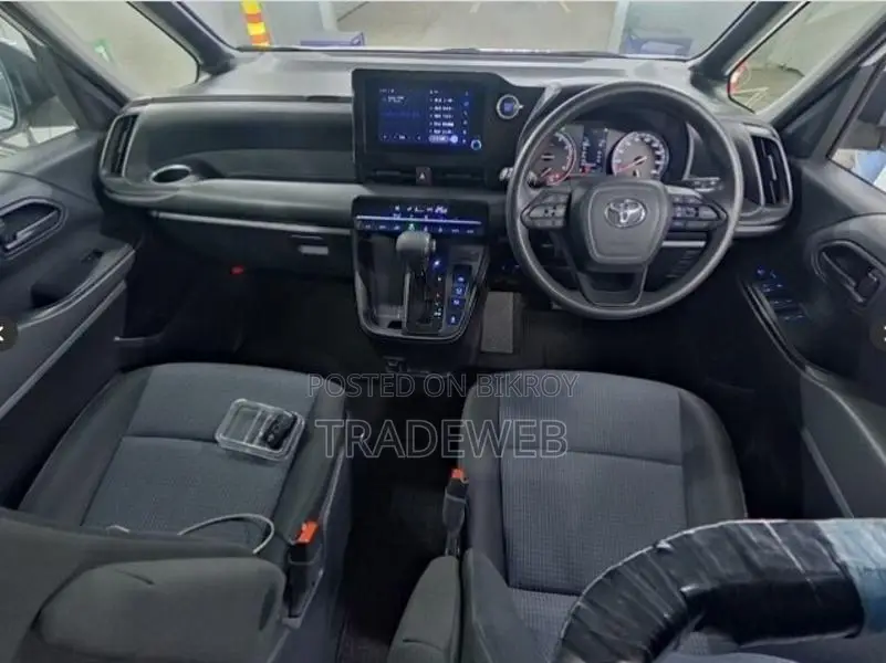 Toyota Noah X PACKAGE 2022 Model