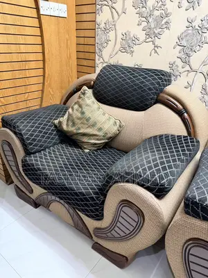 ৩ সেট সোফা এবং একটি টি টেবিল