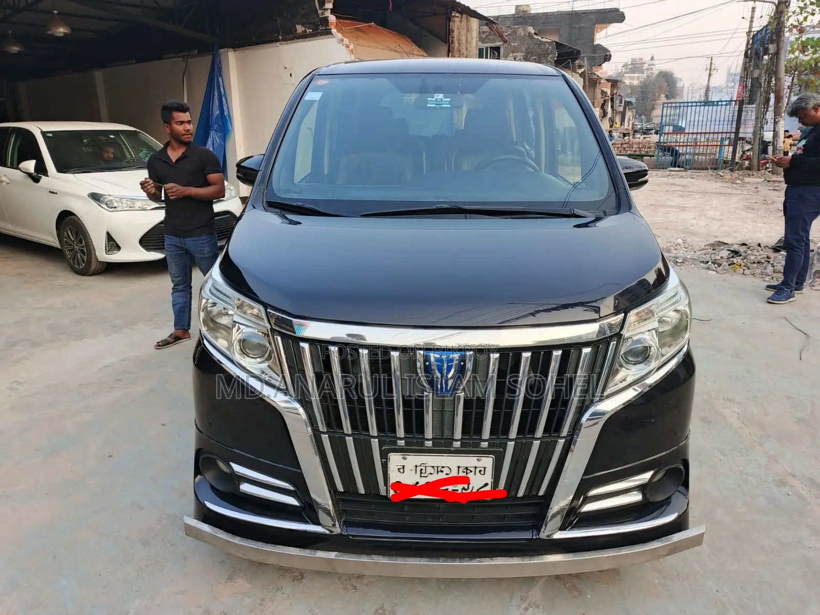 Toyota Noah Hybrid 2015