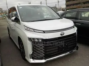 Toyota Voxy S-Z 2025