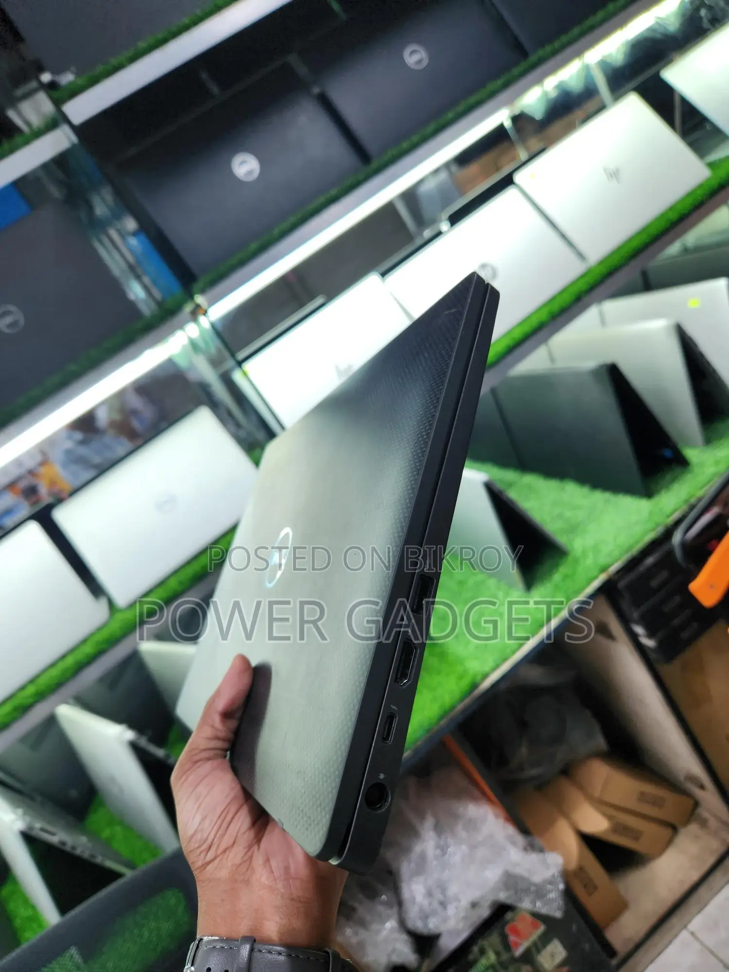 Dell Latitude 7400 Core i5 (IPS FHD Display)