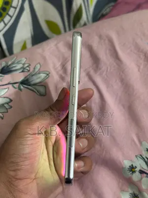 Samsung Galaxy S22 . (Used)