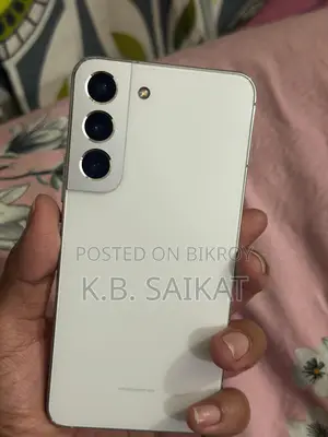 Samsung Galaxy S22 . (Used)