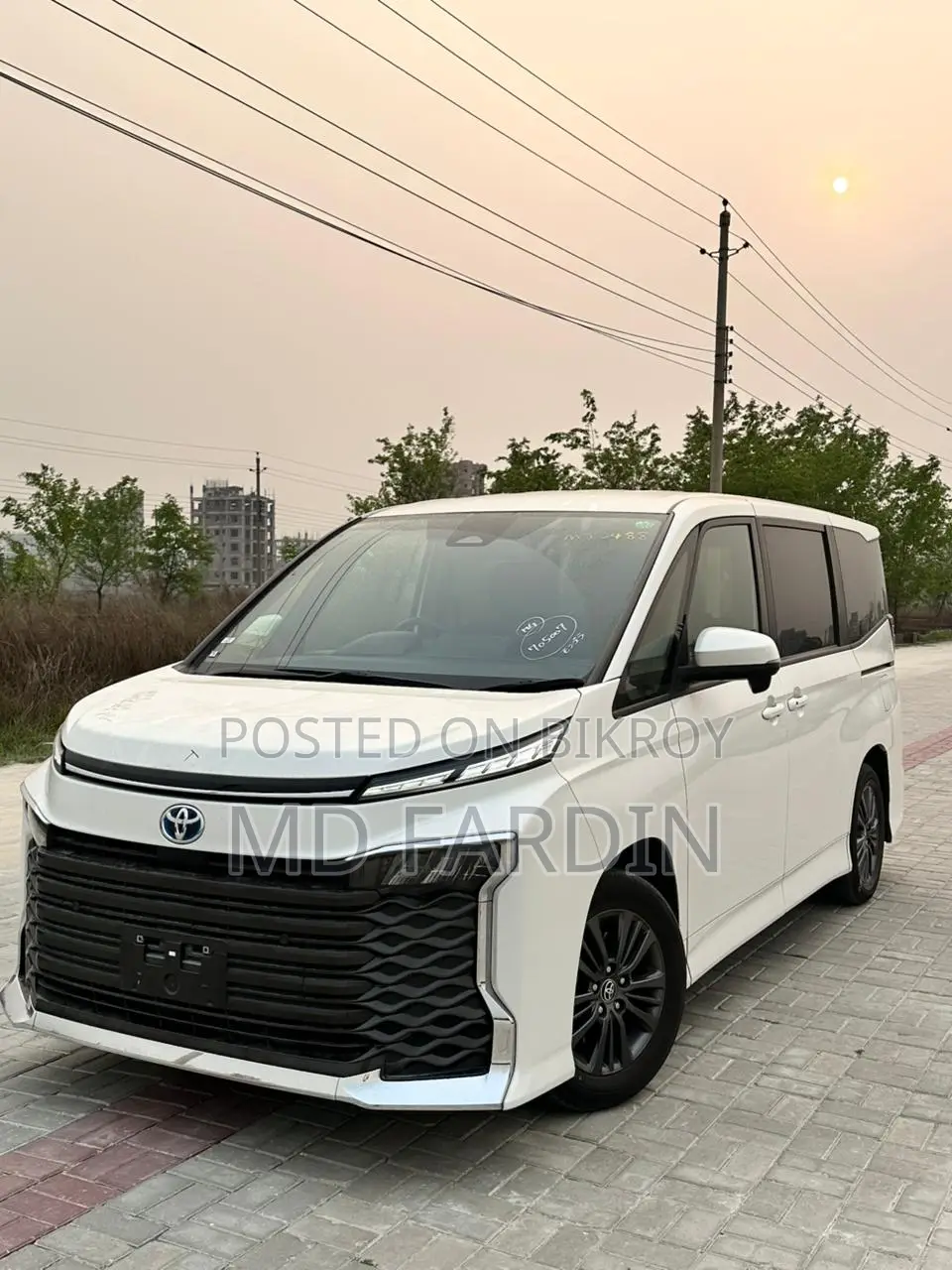 Toyota Voxy 2024