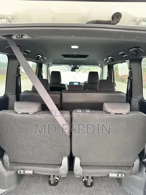 Toyota Voxy 2024