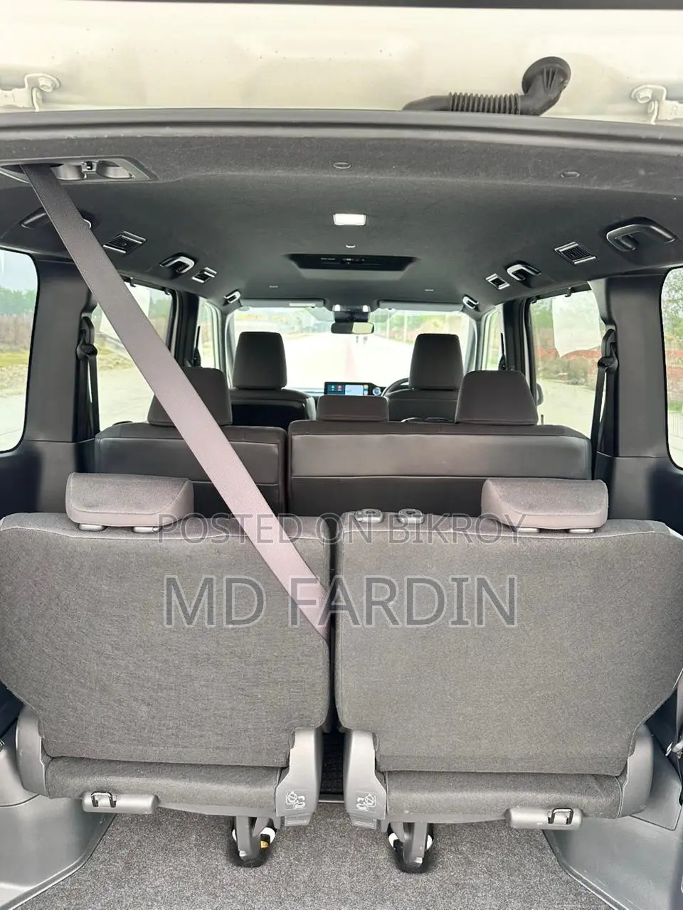 Toyota Voxy 2024