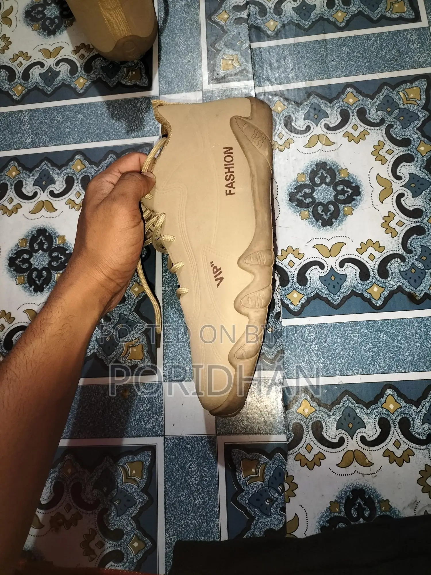 Fashionable Sports Sneakers