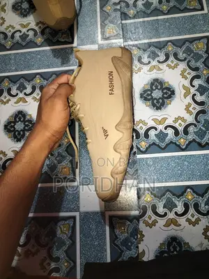 Fashionable Sports Sneakers