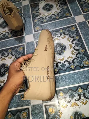 Fashionable Sports Sneakers