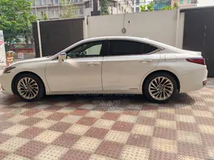 Lexus ES 300h 2019