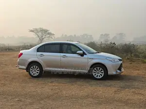 Toyota Axio Hybrid X 2015