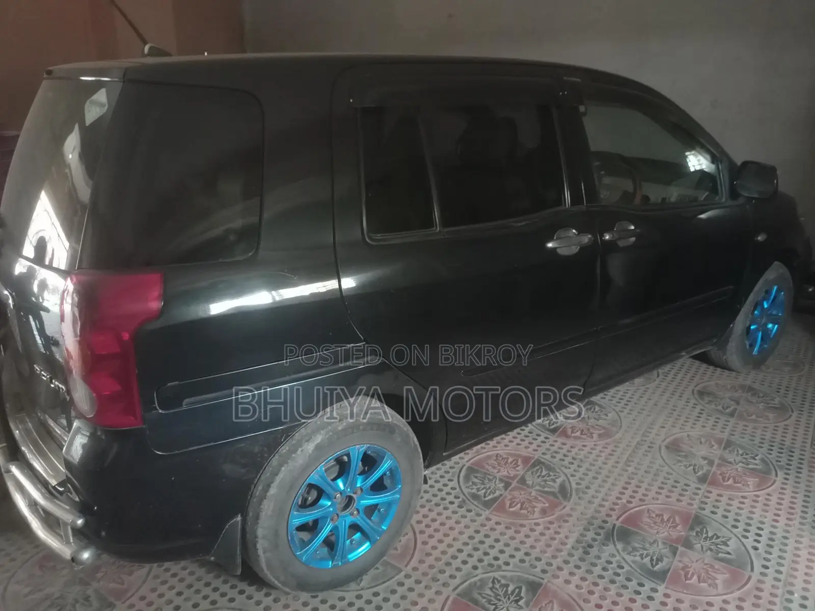 Toyota Raum 2009