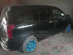 Toyota Raum 2009
