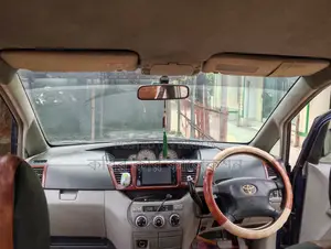 Toyota Noah X 2004