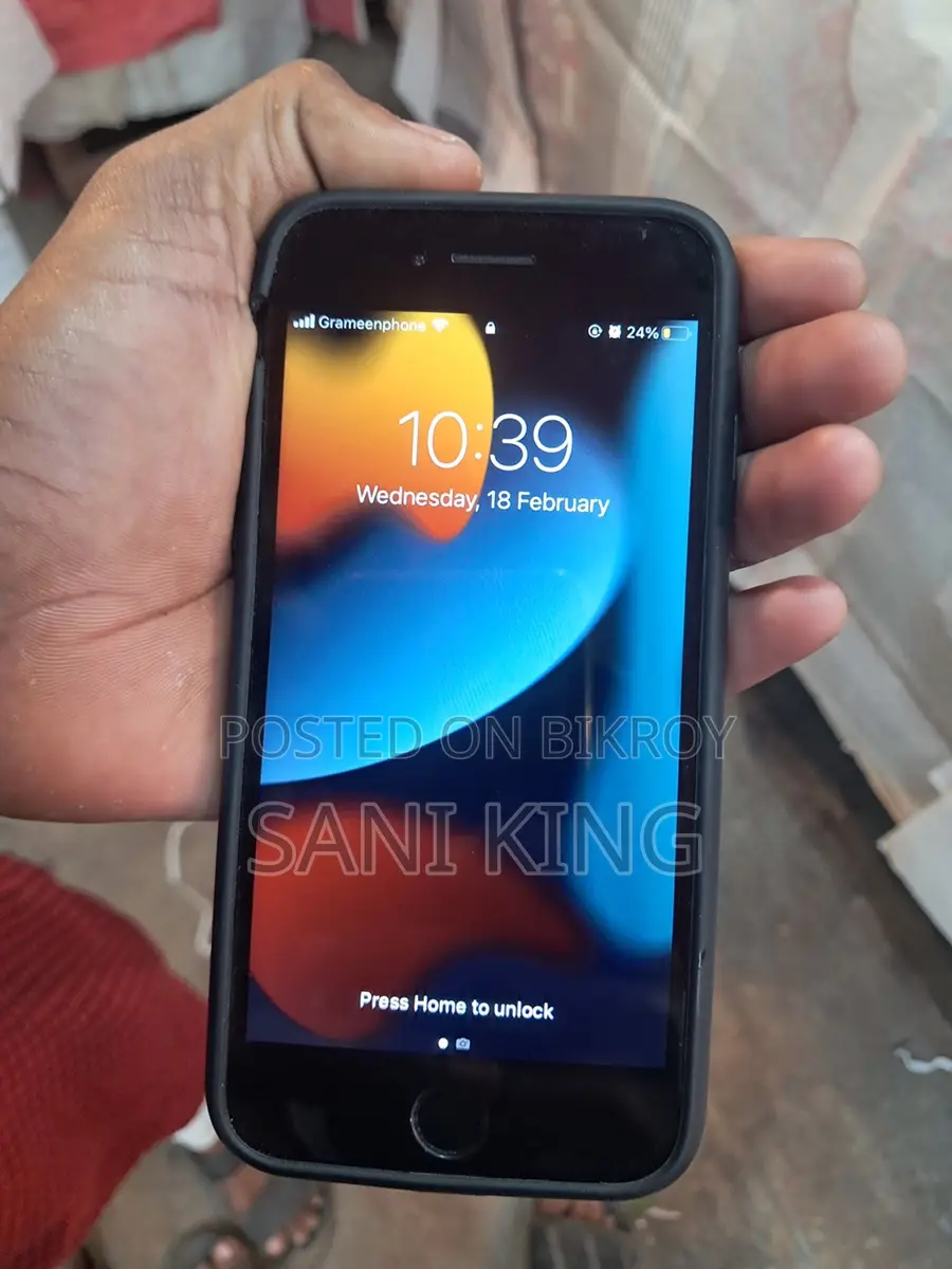 Apple iPhone 7 . (Used)