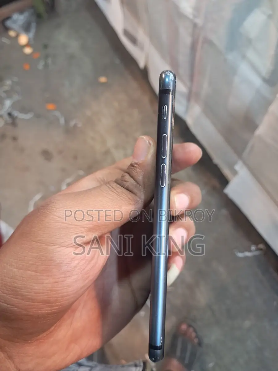 Apple iPhone 7 . (Used)
