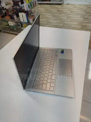 Hp Envy 14 Core i7 11th gen Ram: DDR4 8GB SSD 512GB
