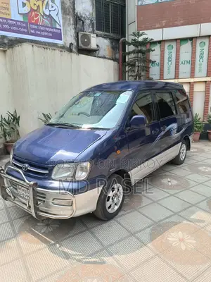Toyota Noah 2001