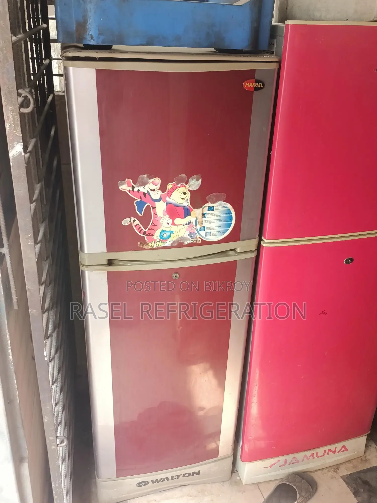 RUNNING 15 CFT WALTON fridge for sale. Includes replacement warranty.