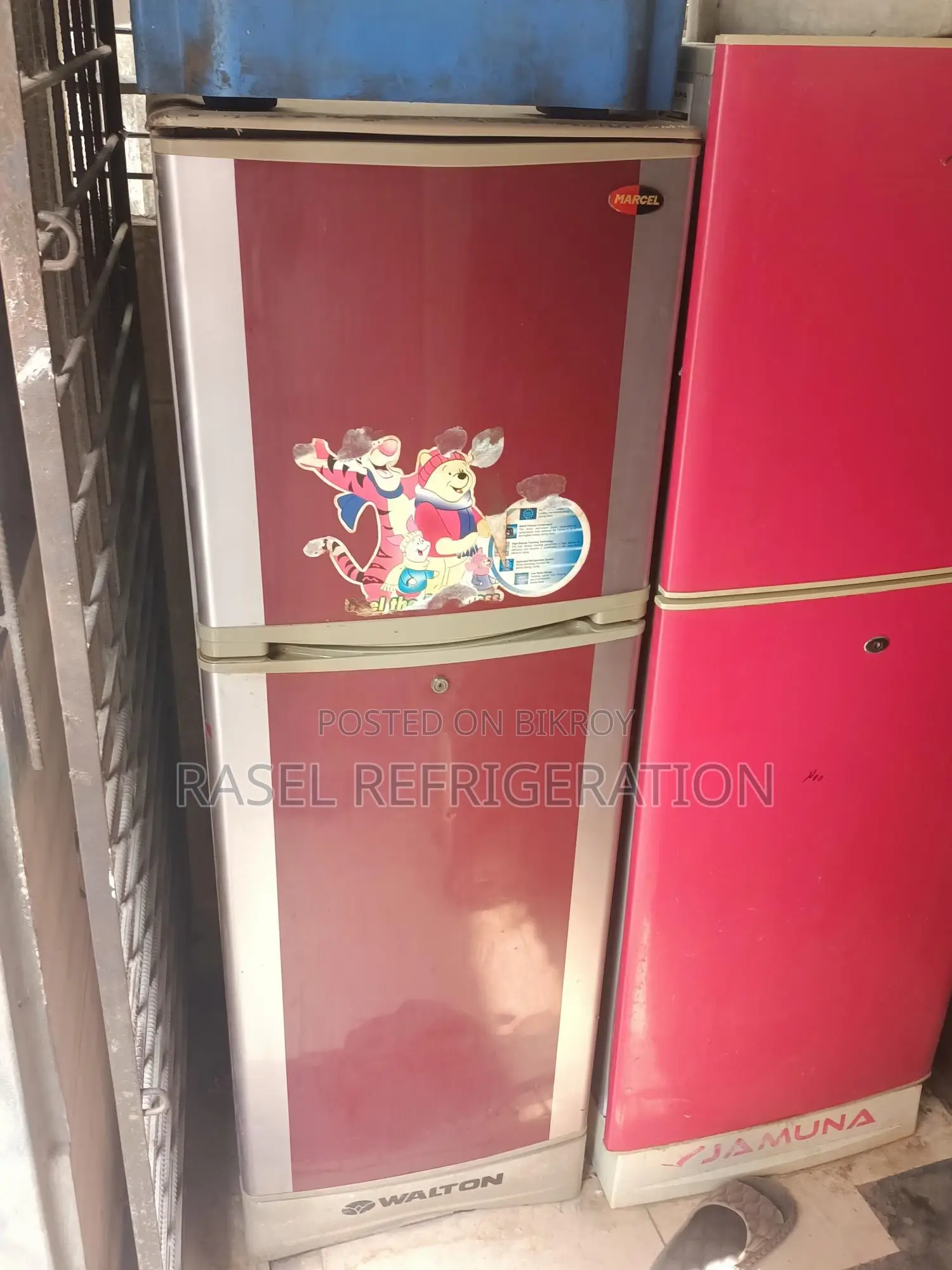 RUNNING 15 CFT WALTON fridge for sale. Includes replacement warranty.