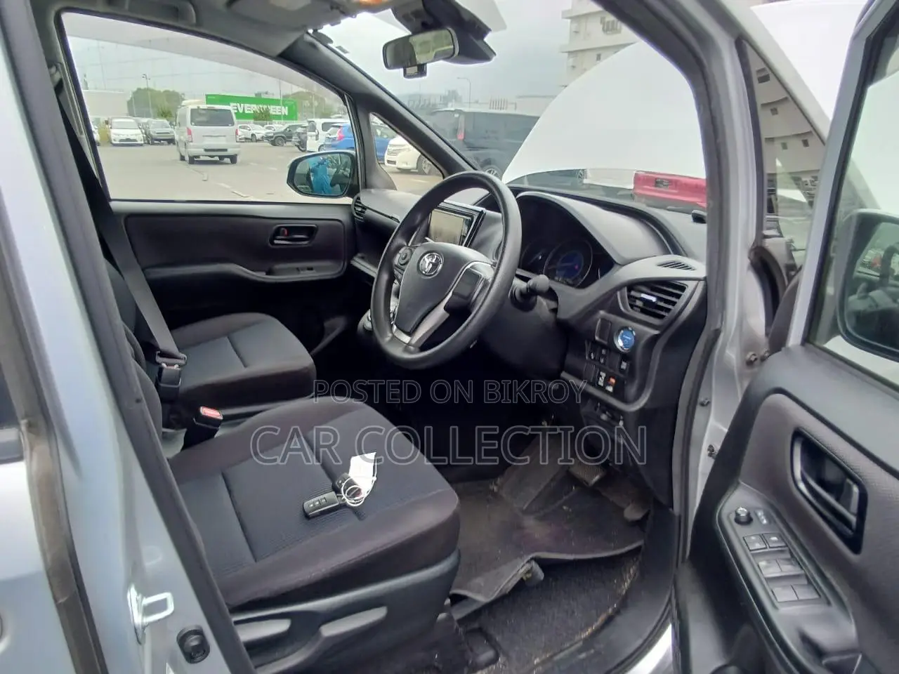 Toyota Noah X Smart Hyb Silver 2020