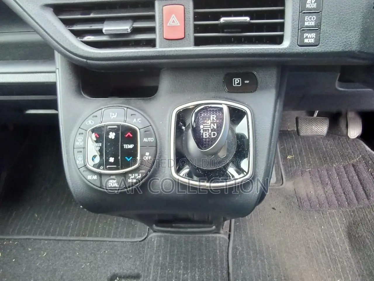 Toyota Noah X Smart Hyb Silver 2020