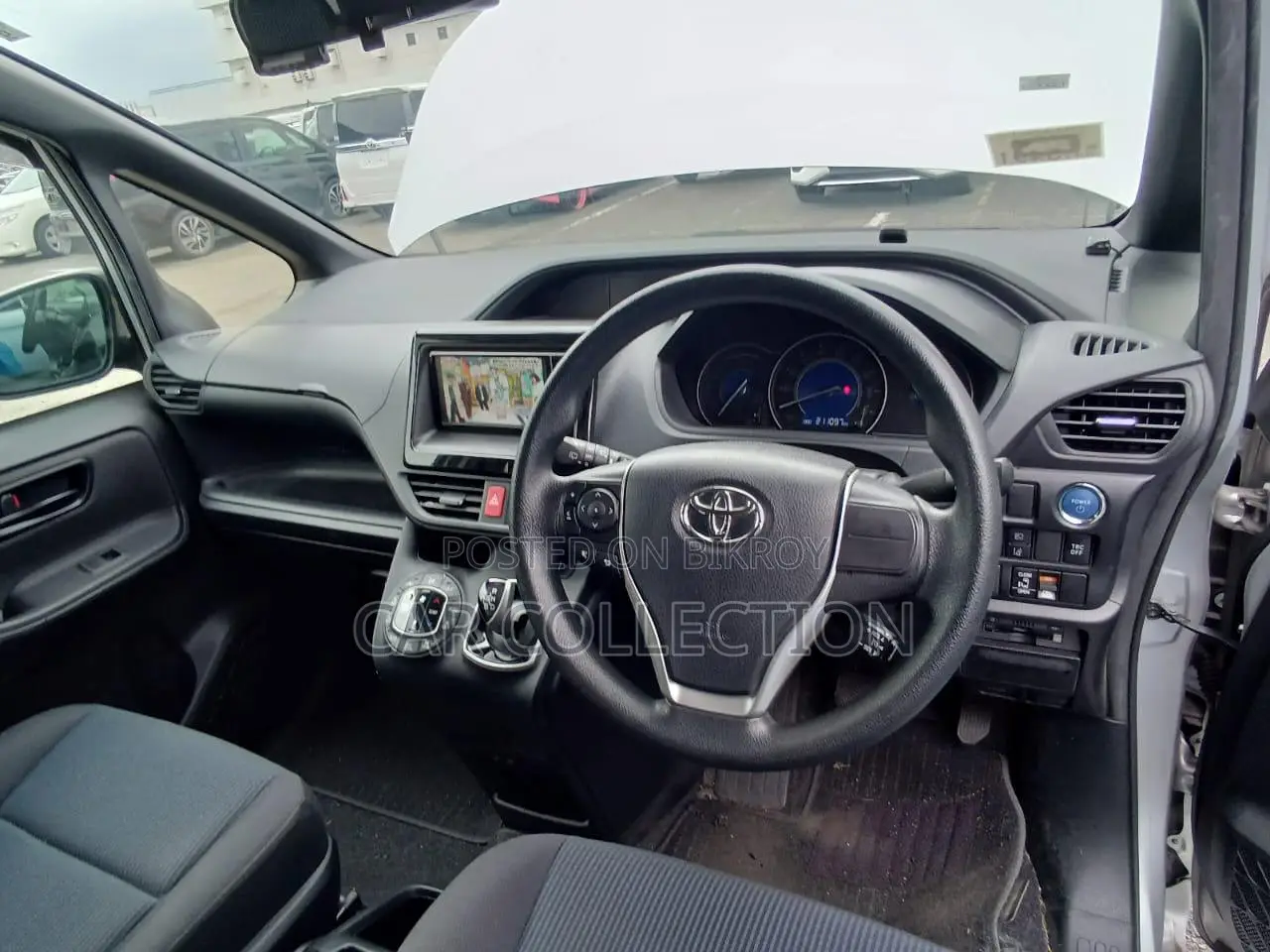 Toyota Noah X Smart Hyb Silver 2020