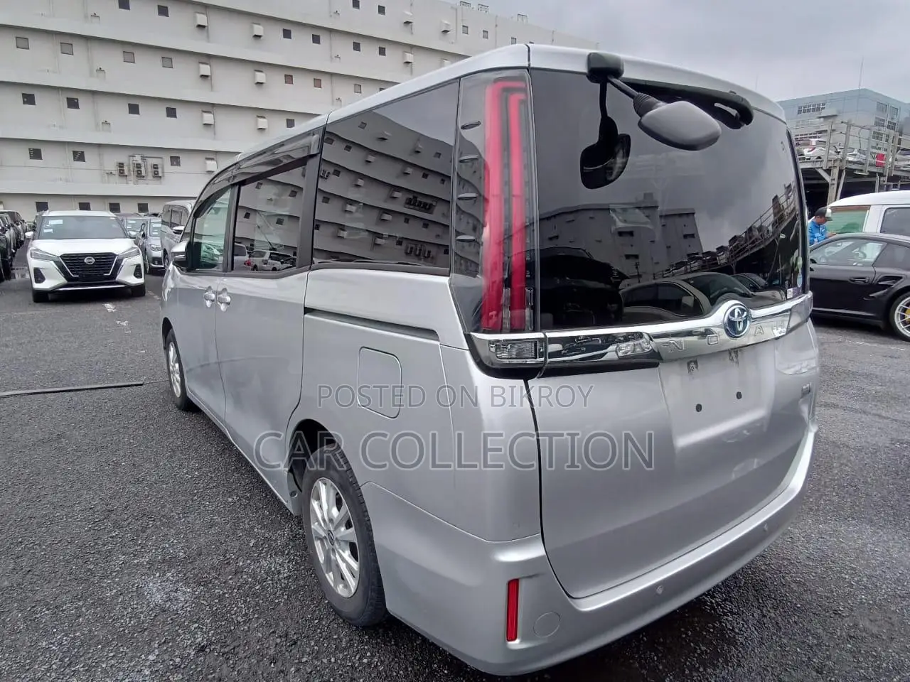 Toyota Noah X Smart Hyb Silver 2020