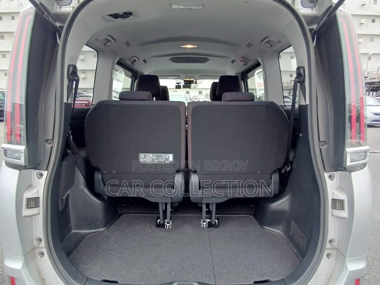 Toyota Noah X Smart Hyb Silver 2020