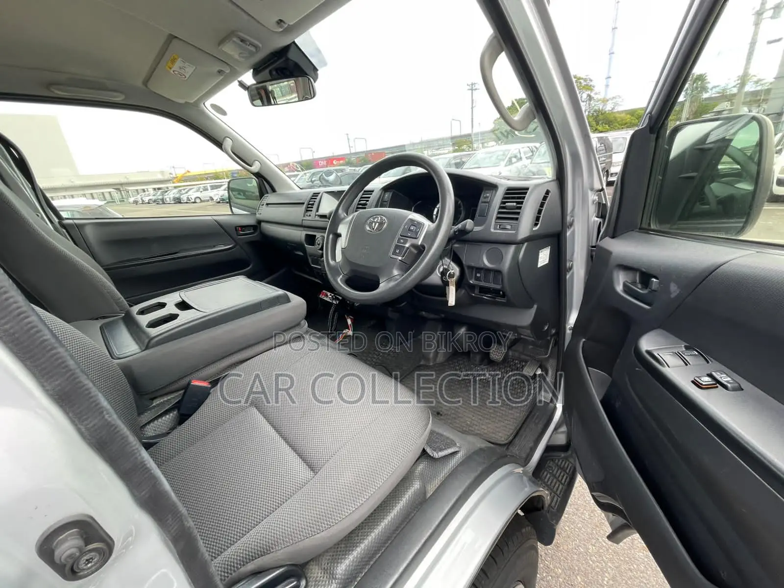 Toyota Hiace Dx Silver 2021