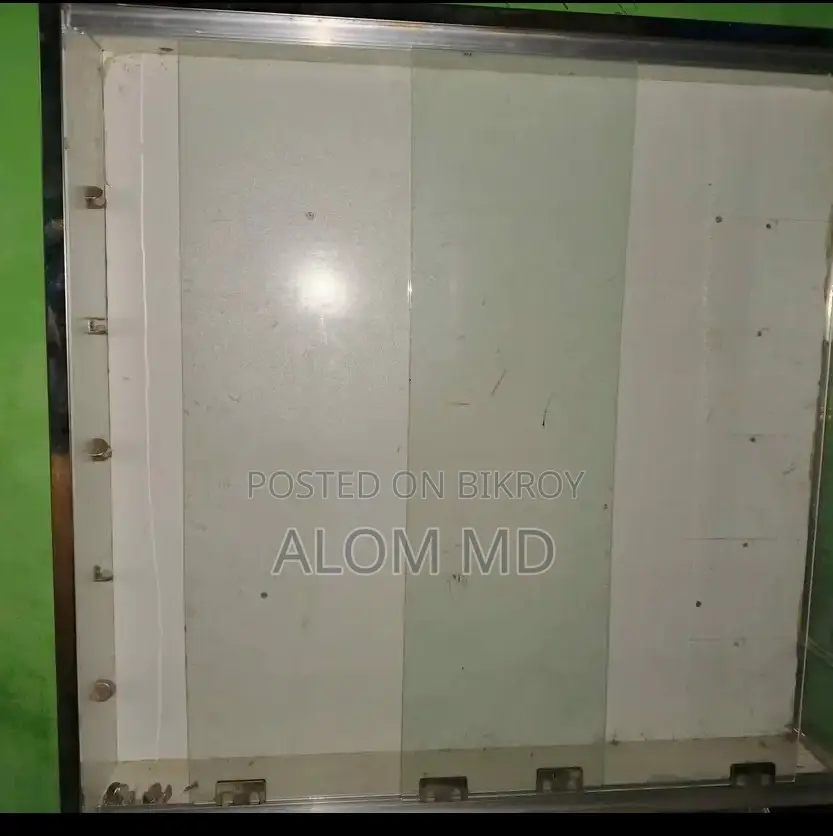 ২ টা ছোট ওয়াল শোকেস ‎‎পাশে--০৬ইঞ্চি ‎লম্বা--২৯ইঞ্চি ‎উচ্চতা--৩১ইঞ্চি২টা
