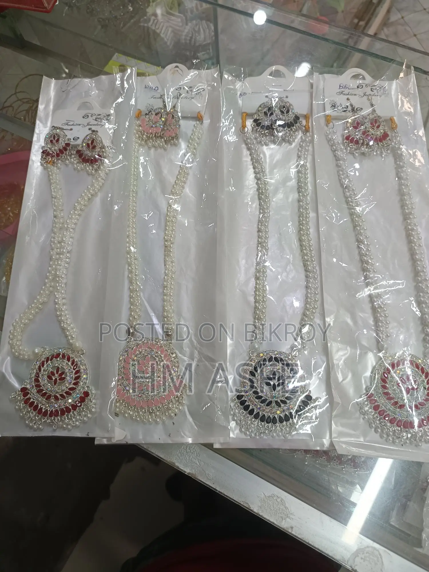 নেকলেস বিক্রয়ের জন্য
