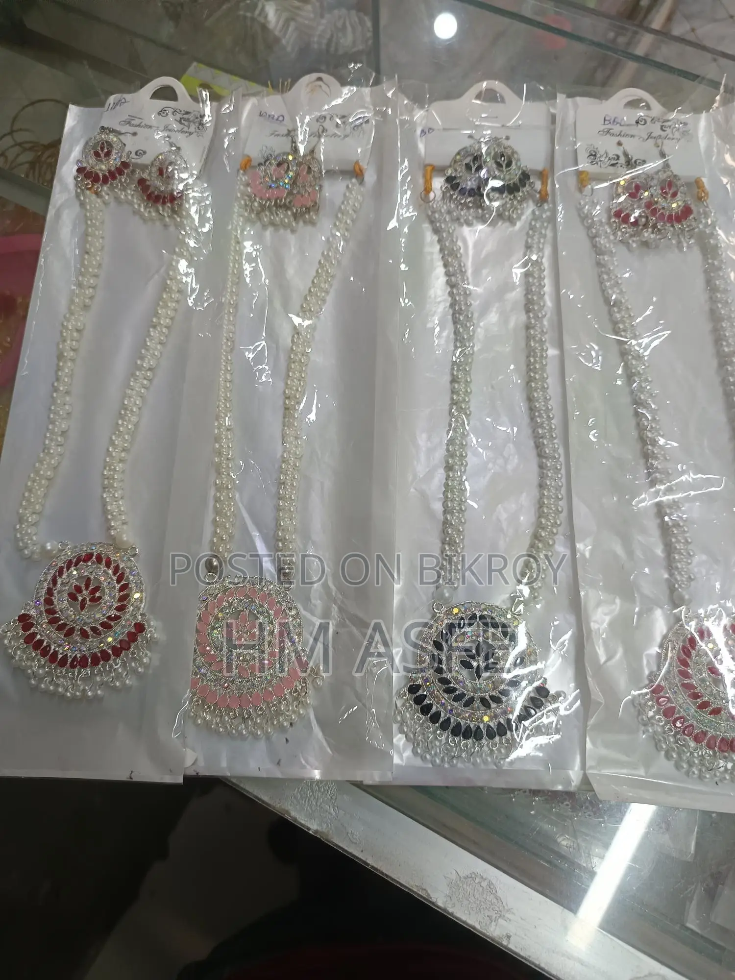 নেকলেস বিক্রয়ের জন্য