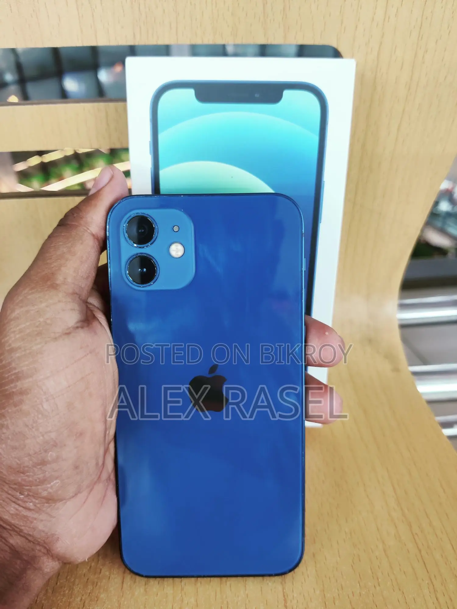 Apple iPhone 12 64GB (Used)