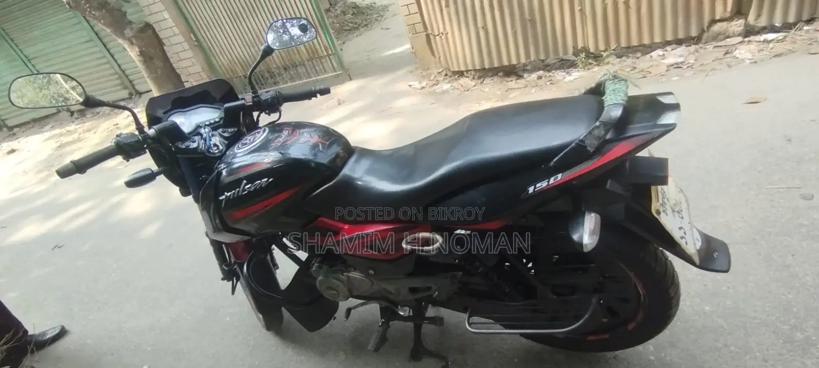 Bajaj Pulsar 150 . 2017