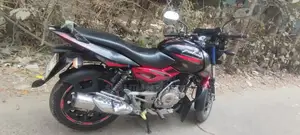 Bajaj Pulsar 150 . 2017