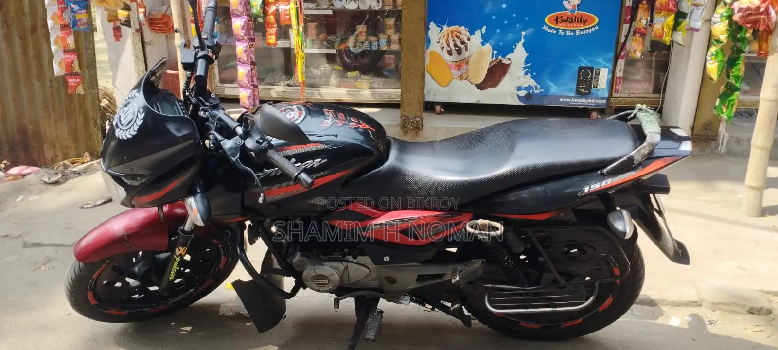 Bajaj Pulsar 150 . 2017