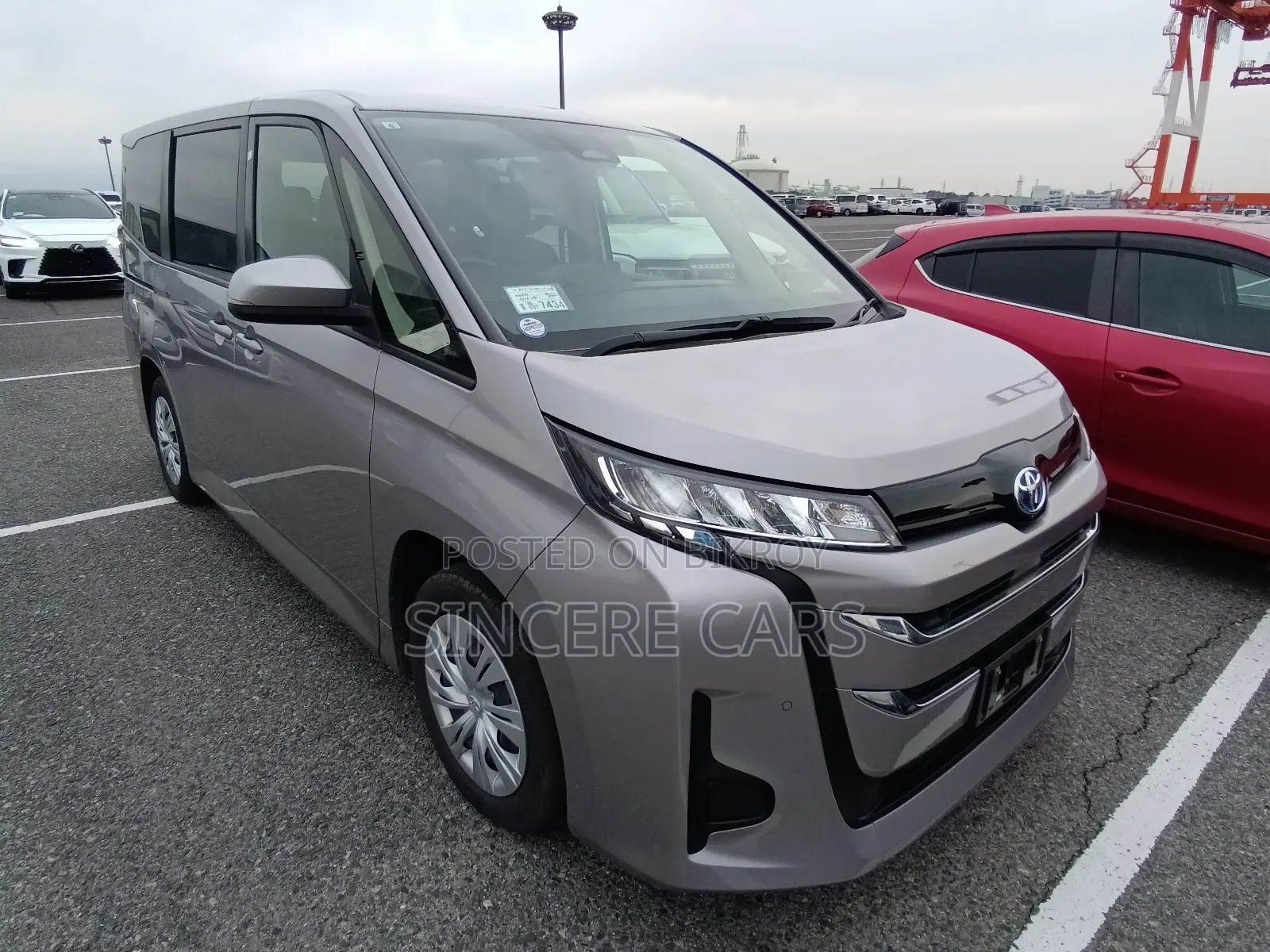 Toyota Noah X PKG HYB 2022