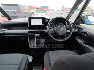 Toyota Noah X PKG HYB 2022