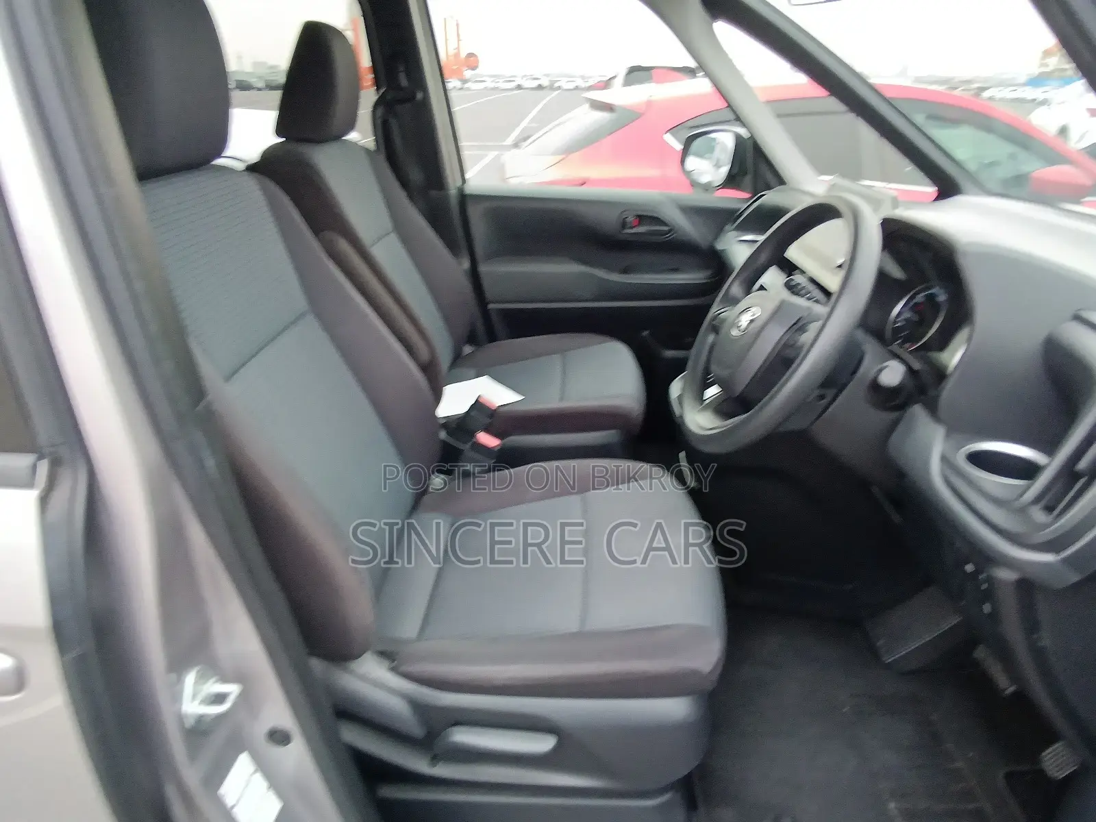 Toyota Noah X PKG HYB 2022