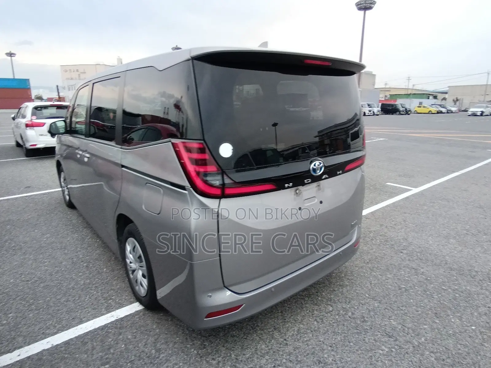 Toyota Noah X PKG HYB 2022